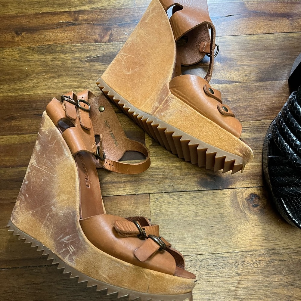Distressed bomber leather platform wedges size 38.5 Pedro Garcia.